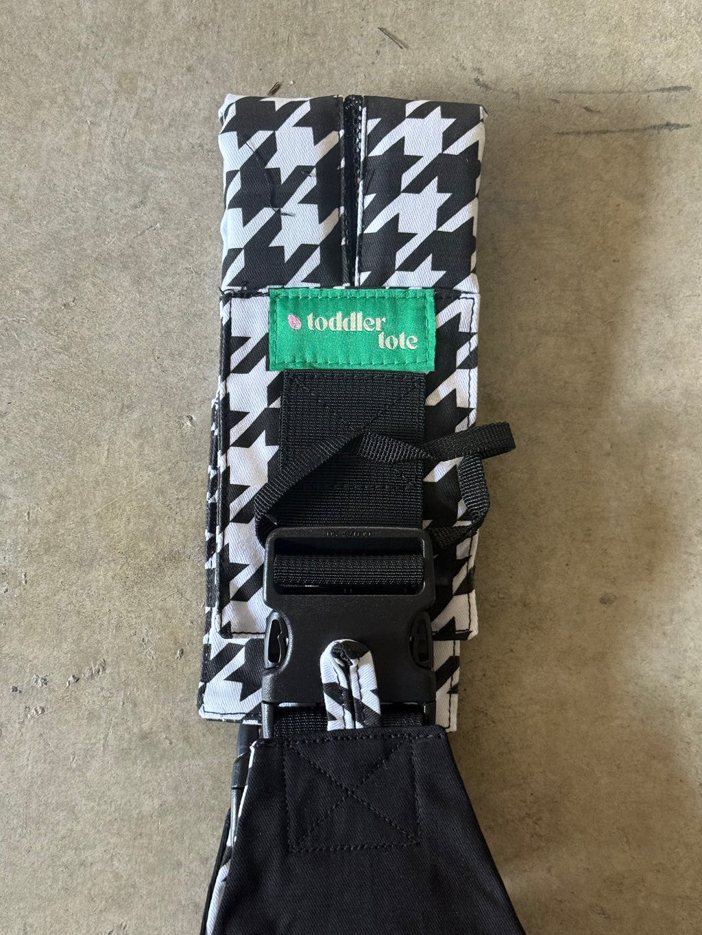 SECONDS Toddler Tote Carrier | Houndstooth & Black