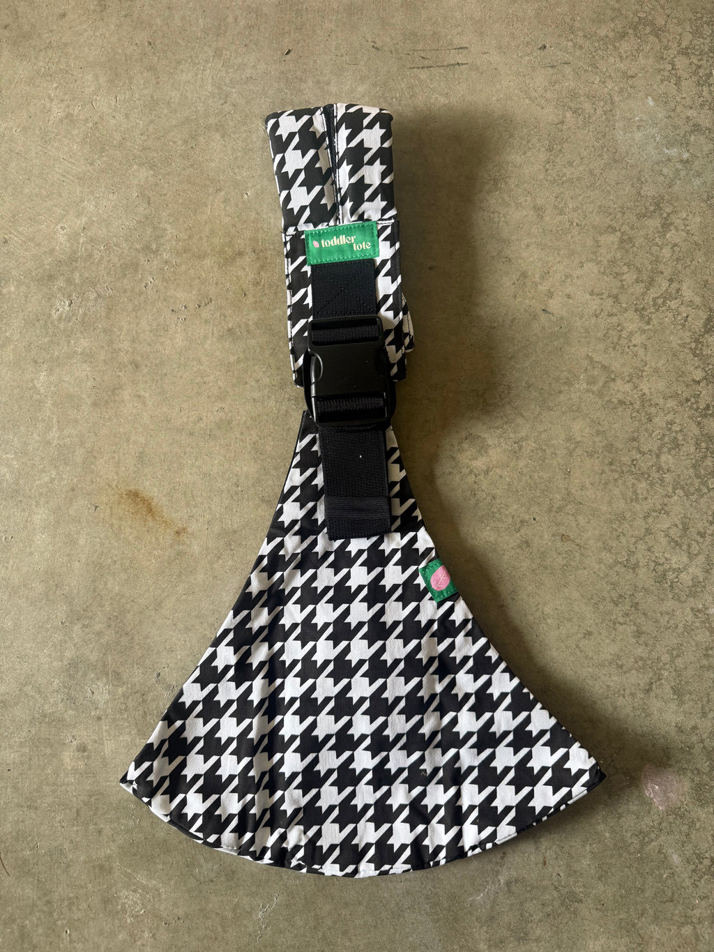 SECONDS Toddler Tote Carrier | Houndstooth & Black